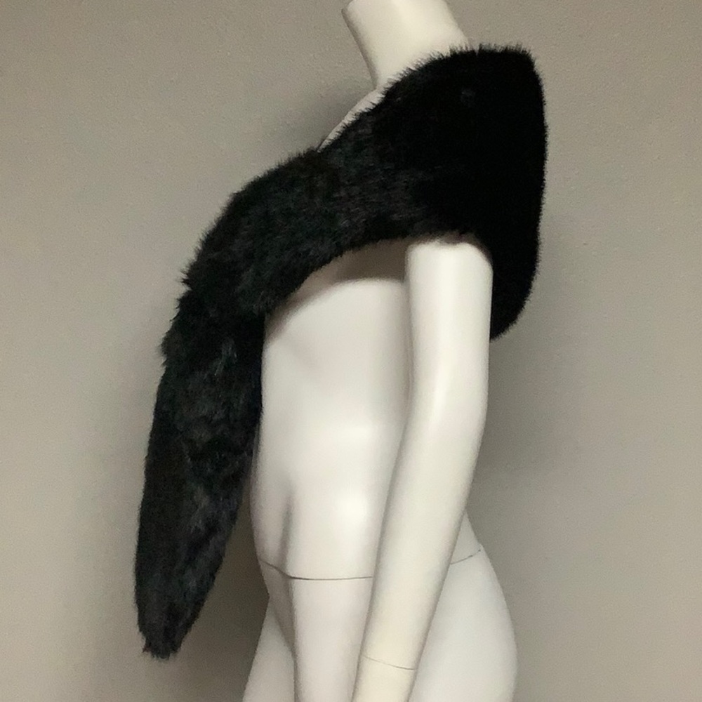 Ameri Mode Fur Shawl - image 4